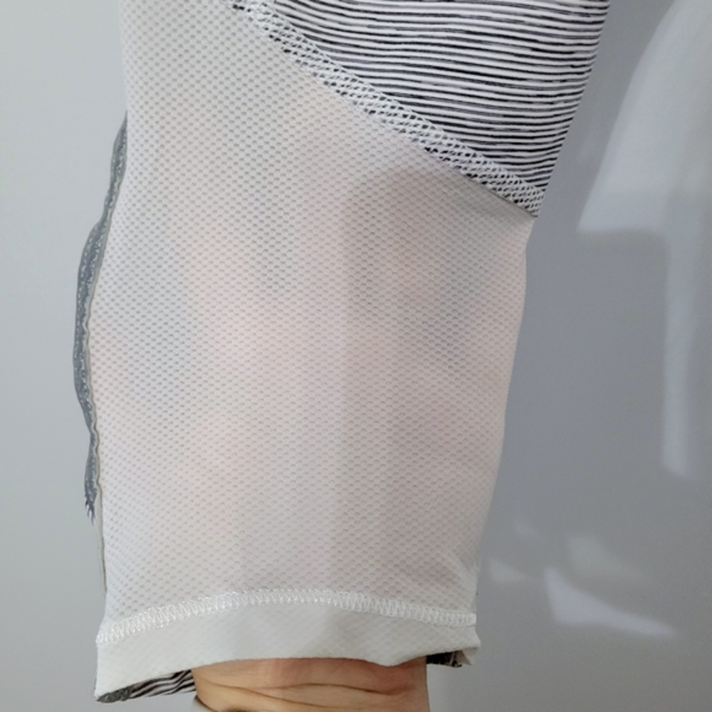 Lululemon Run: Pace‎ Crop Athletic Legging "Wee Are From Space" White Combo Sz 2 - Picture 9 of 14